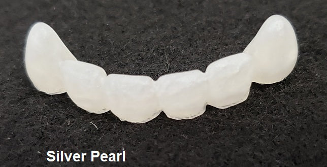 Dientes pequeños brillantes