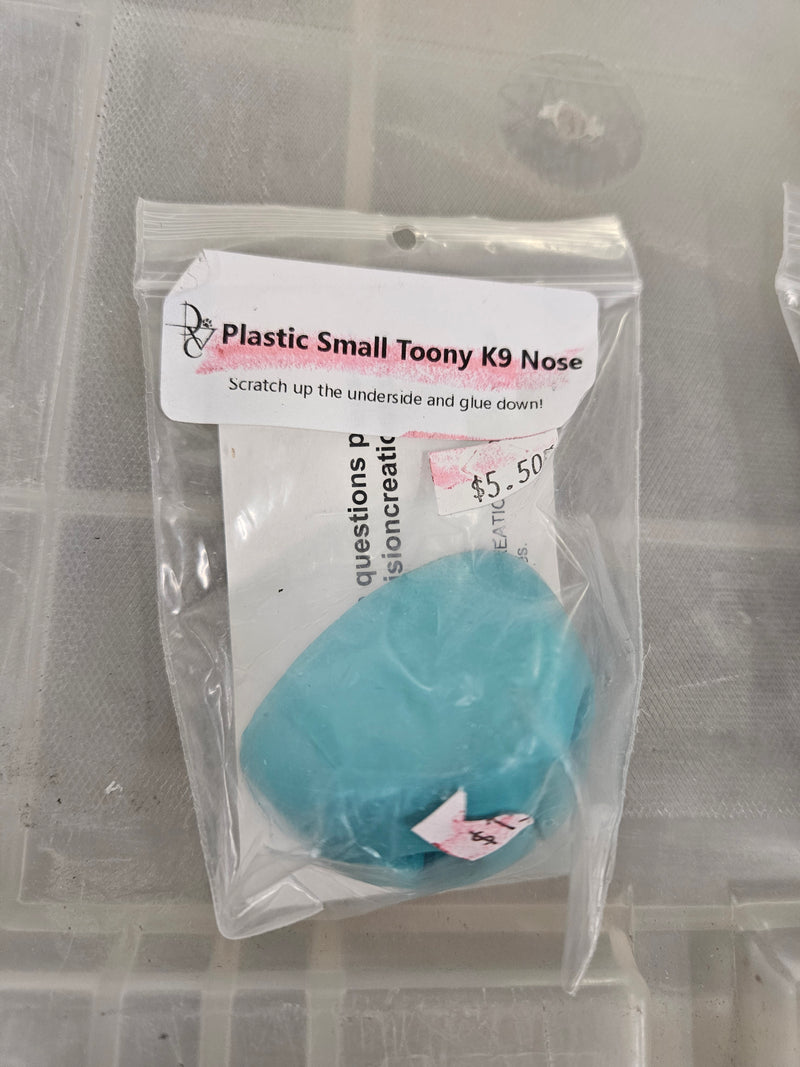 Listo para enviar - Artículo con gran descuento: Nariz pequeña de plástico Toony K9