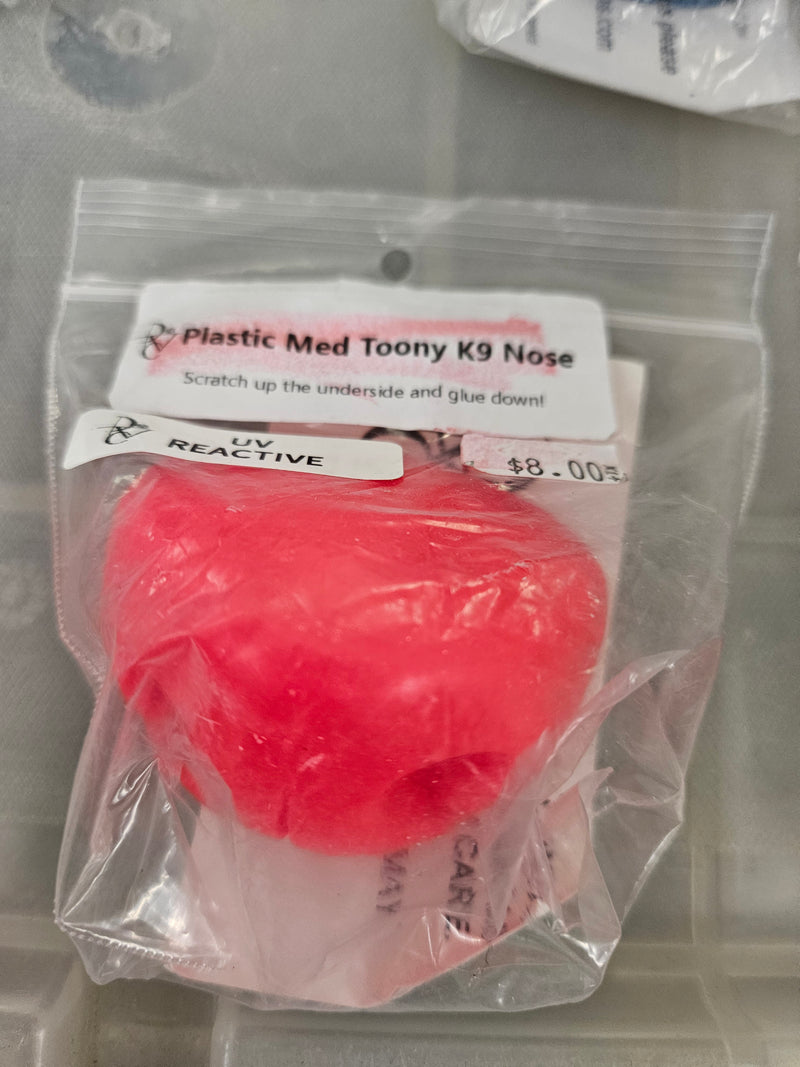 Listo para enviar - Artículo con gran descuento: Nariz Toony K9 mediana de plástico