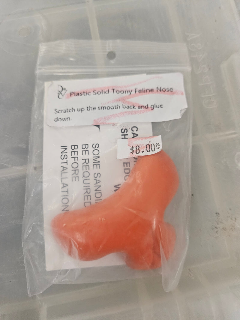Artículo pesado listo para enviar con descuento: Nariz felina Toony sólida de plástico