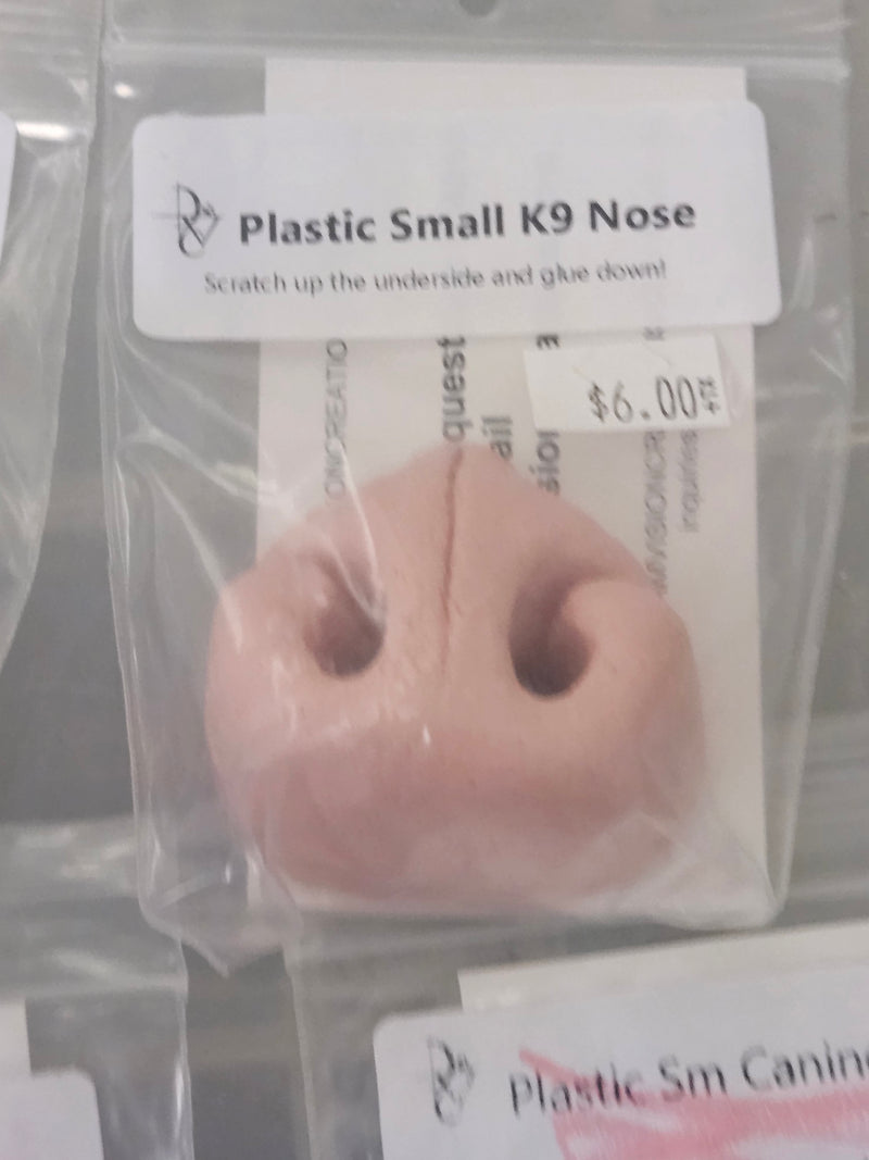 Artículo pesado con descuento listo para enviar: Nariz K9 pequeña realista de plástico