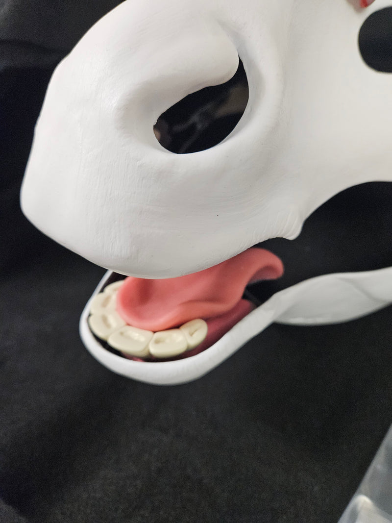 Máscara de resina de caballo grande cortada y con bisagras en blanco