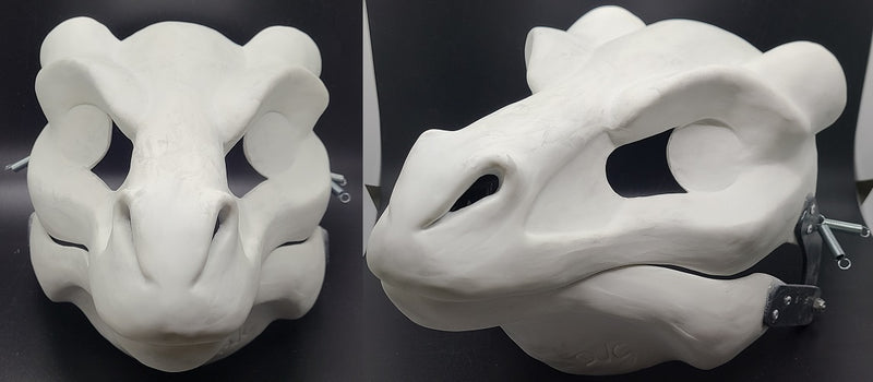 Máscara de resina de dragón con cuernos cortada y con bisagras en blanco
