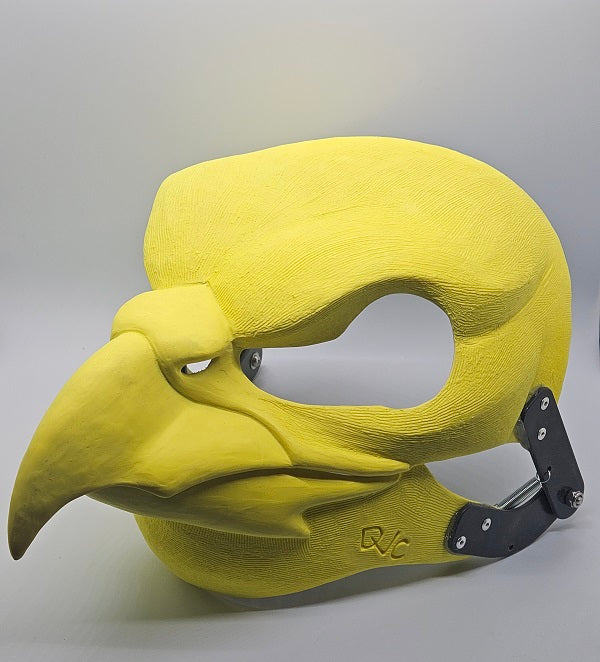Máscara de resina de pájaro depredador pequeño cortada y con bisagras en blanco