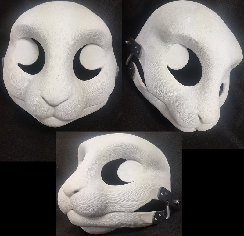 Máscara de resina de conejito cortada y con bisagras en blanco